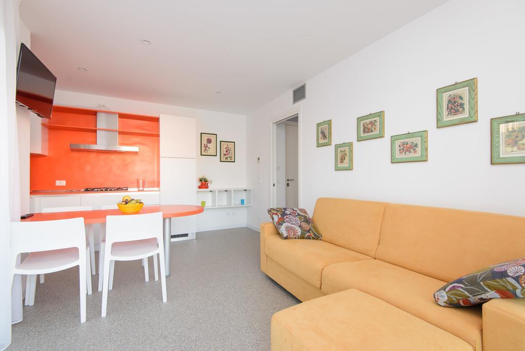Residenza Edda Apartment Lignano Sabbiadoro Ruang foto